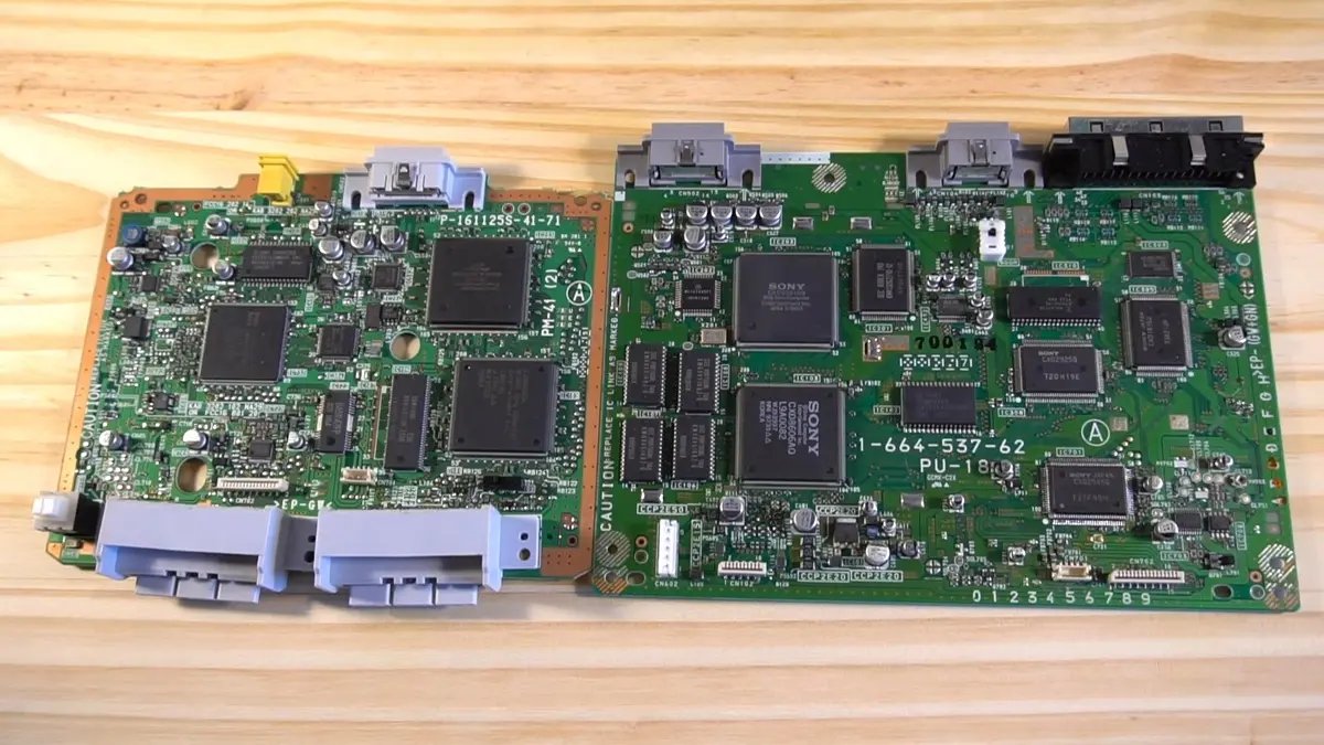 Placa “Frankenstein” recria PlayStation com suporte a microSD e HDMI